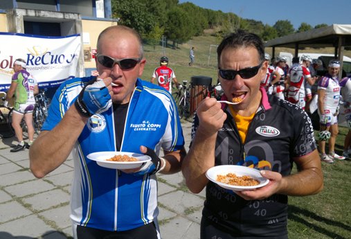 Gianni e Sandro al ristoro di Poggio Berni